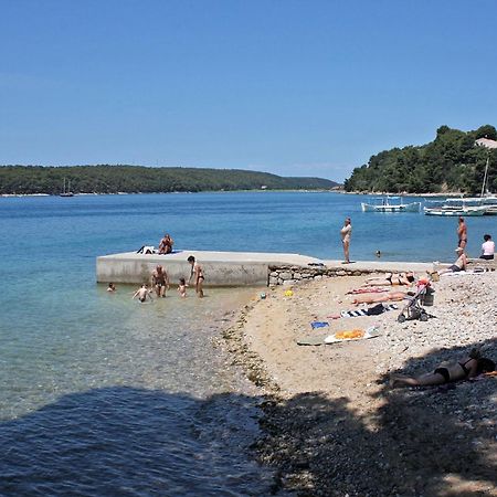 Apartments And Rooms By The Sea Palit, Rab - 5044 Buitenkant foto