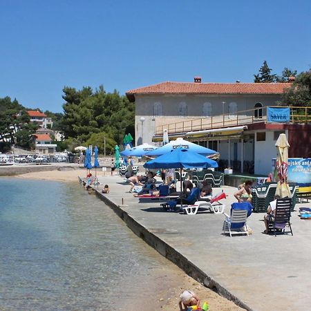 Apartments And Rooms By The Sea Palit, Rab - 5044 Buitenkant foto